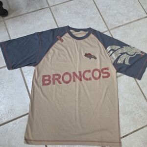 No Huddle NFL Mens XXL Red, Beige and Blue Denver Broncos T-Shirt (J186)